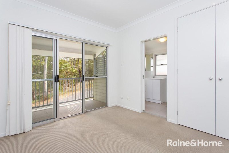 Photo - 1/106 Carmody Road, St Lucia QLD 4067 - Image 4