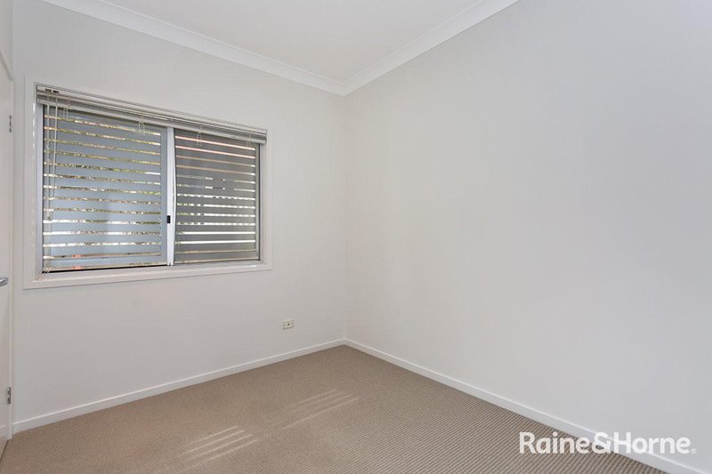 Photo - 1/106 Carmody Road, St Lucia QLD 4067 - Image 6