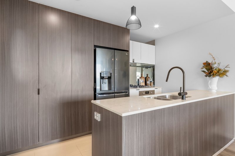 Photo - 1106/2-4 Edmondstone Street, South Brisbane QLD 4101 - Image 6