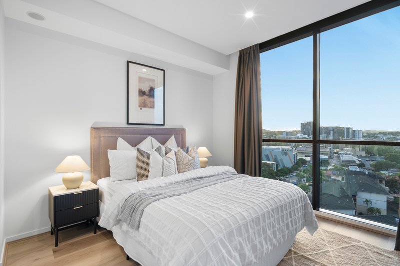 Photo - 1106/2-4 Edmondstone Street, South Brisbane QLD 4101 - Image 10