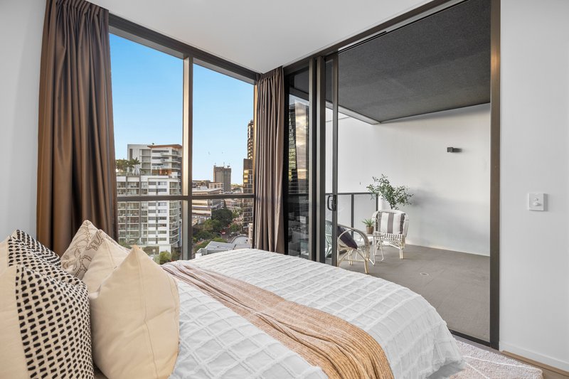 Photo - 1106/2-4 Edmondstone Street, South Brisbane QLD 4101 - Image 11
