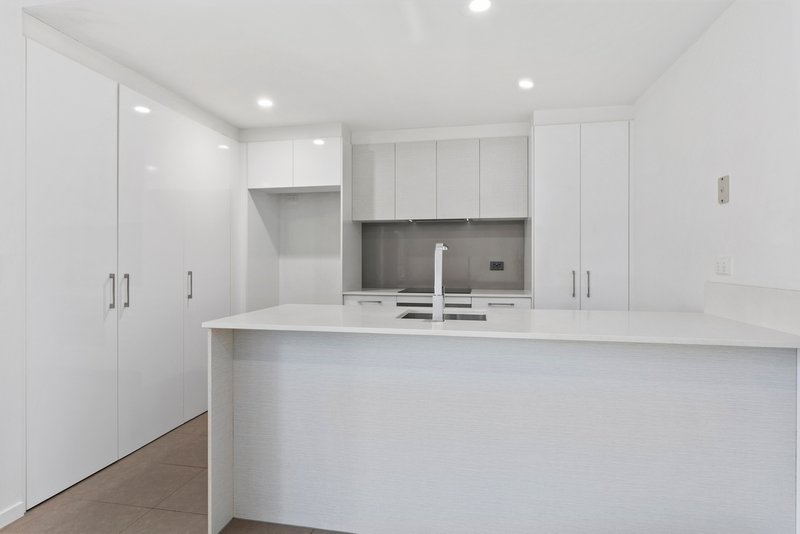 Photo - 1106/6-8 Waterford Court, Bundall QLD 4217 - Image 6