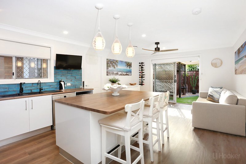 Photo - 1/107 Rio Vista Boulevard, Broadbeach Waters QLD 4218 - Image 2