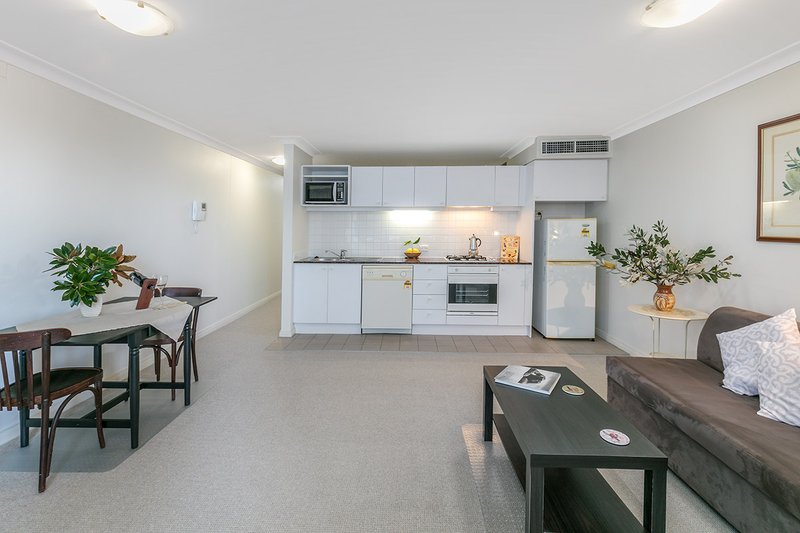 Photo - 1107/12 Glen Street, Milsons Point NSW 2061 - Image 4