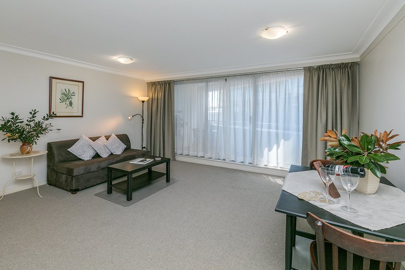 Photo - 1107/12 Glen Street, Milsons Point NSW 2061 - Image 6