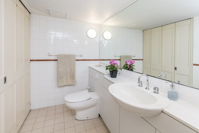 Photo - 1107/12 Glen Street, Milsons Point NSW 2061 - Image 9