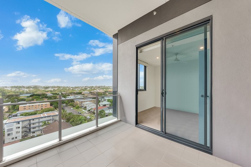 Photo - 1107/123 Cavendish Road, Coorparoo QLD 4151 - Image 4