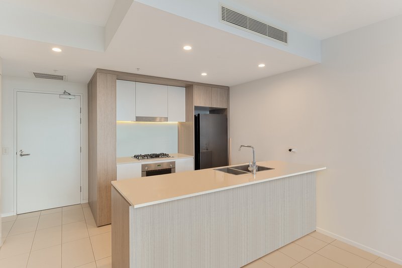 Photo - 1107/123 Cavendish Road, Coorparoo QLD 4151 - Image 6