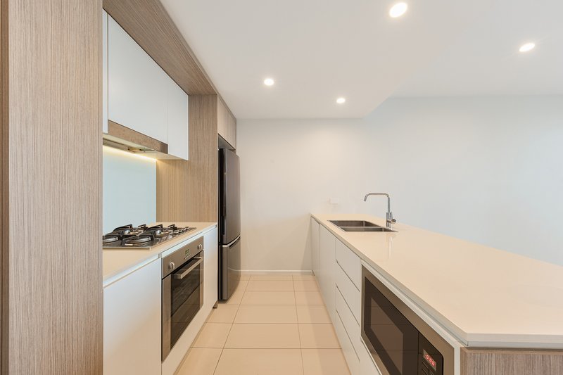 Photo - 1107/123 Cavendish Road, Coorparoo QLD 4151 - Image 7