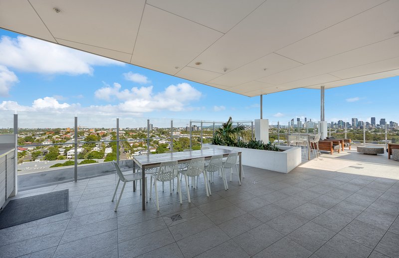 Photo - 1107/123 Cavendish Road, Coorparoo QLD 4151 - Image 9