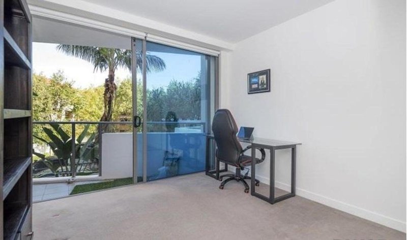 Photo - 1107/438 Marine Parade, Biggera Waters QLD 4216 - Image 8