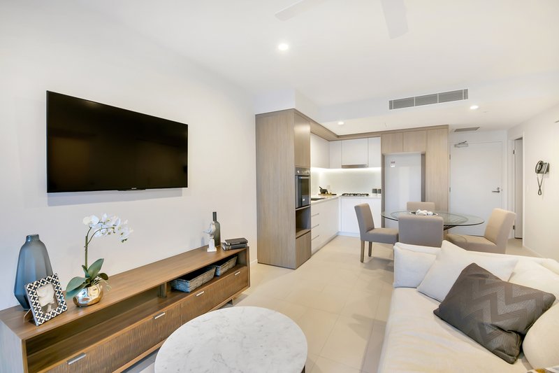 Photo - 1108/123 Cavendish Road, Coorparoo QLD 4151 - Image 2