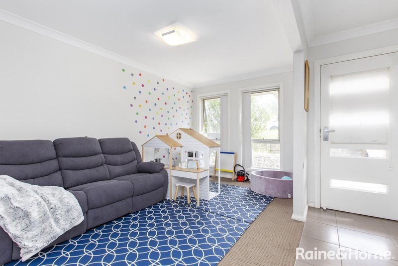 Photo - 1/10A Russell Street, Gillieston Heights NSW 2321 - Image 3