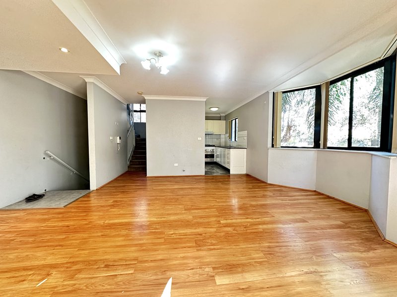 Photo - 1/11 Alfred Street, Westmead NSW 2145 - Image 5