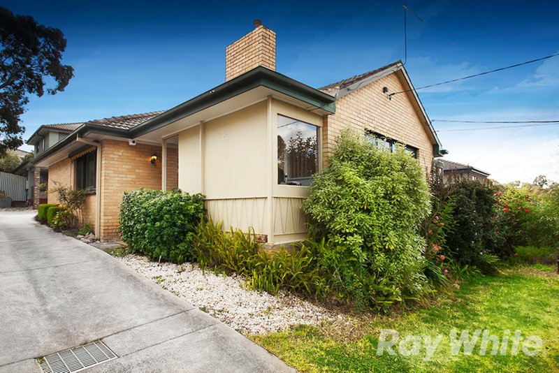 Photo - 1/11 Armstrong Street, Mount Waverley VIC 3149 - Image 3