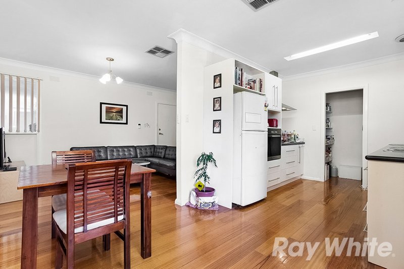 Photo - 1/11 Armstrong Street, Mount Waverley VIC 3149 - Image 5