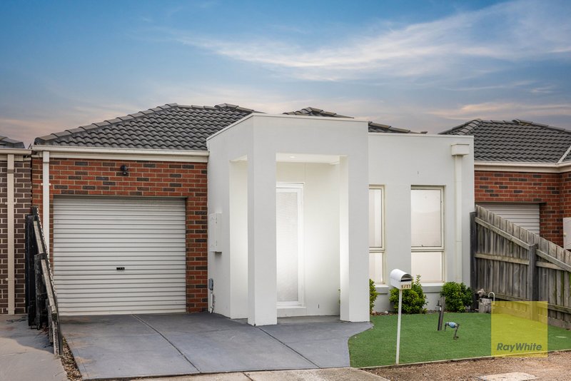 Photo - 1/11 Assumption Close, Truganina VIC 3029 - Image 2