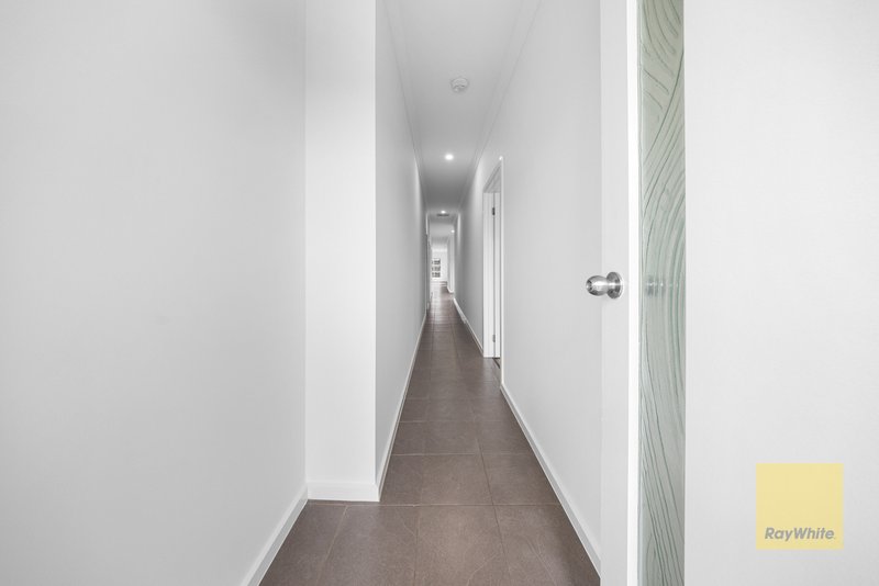 Photo - 1/11 Assumption Close, Truganina VIC 3029 - Image 3