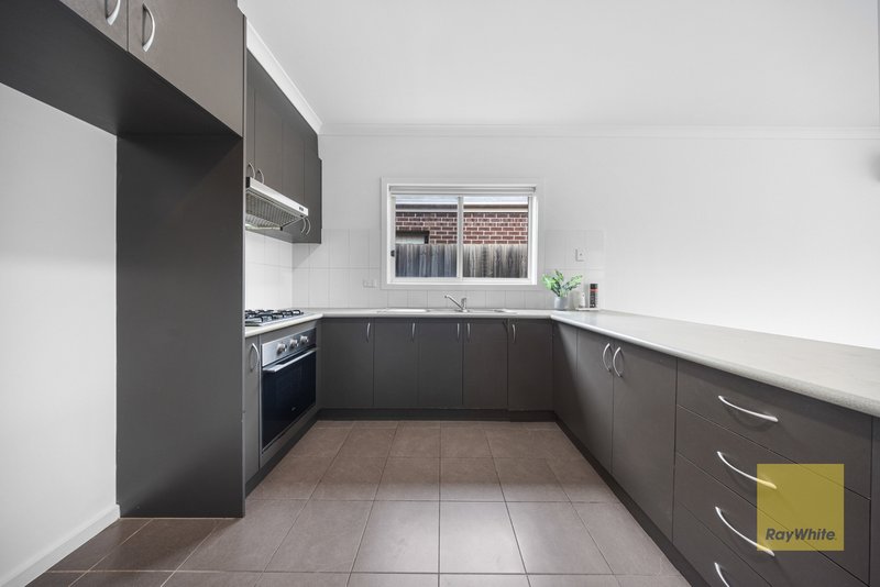 Photo - 1/11 Assumption Close, Truganina VIC 3029 - Image 4