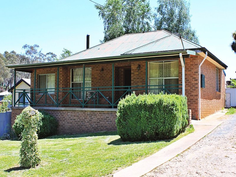 Photo - 111 Batlow Road, Tumbarumba NSW 2653 - Image 1