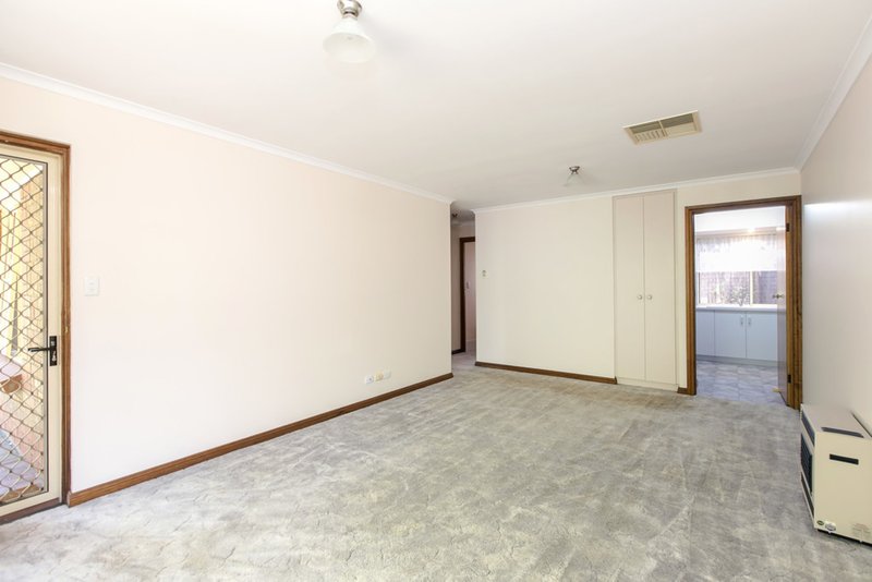 Photo - 1/11 Bradman Court, Morphett Vale SA 5162 - Image 5