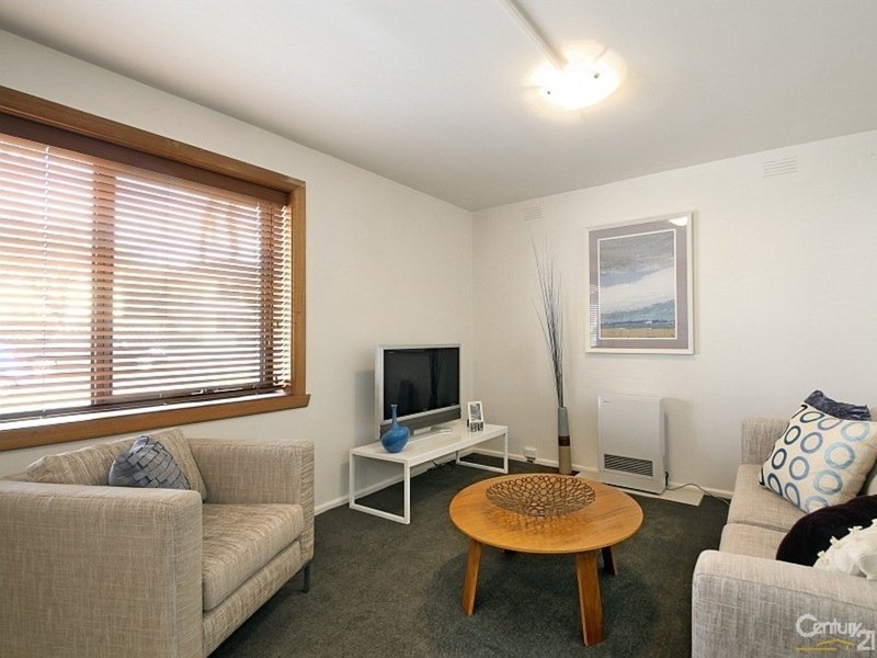 Photo - 1/11 Brentwood Street, Bentleigh VIC 3204 - Image 2