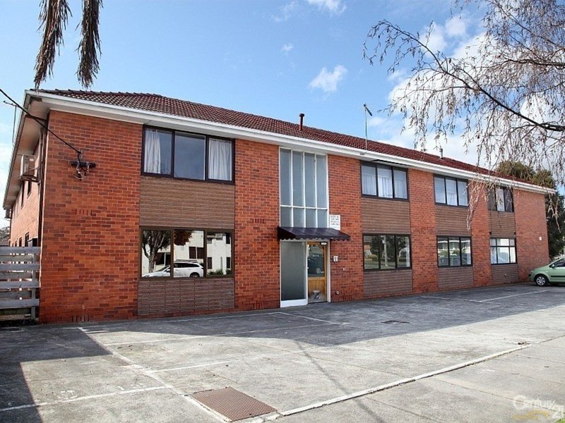 Photo - 1/11 Brentwood Street, Bentleigh VIC 3204 - Image 7