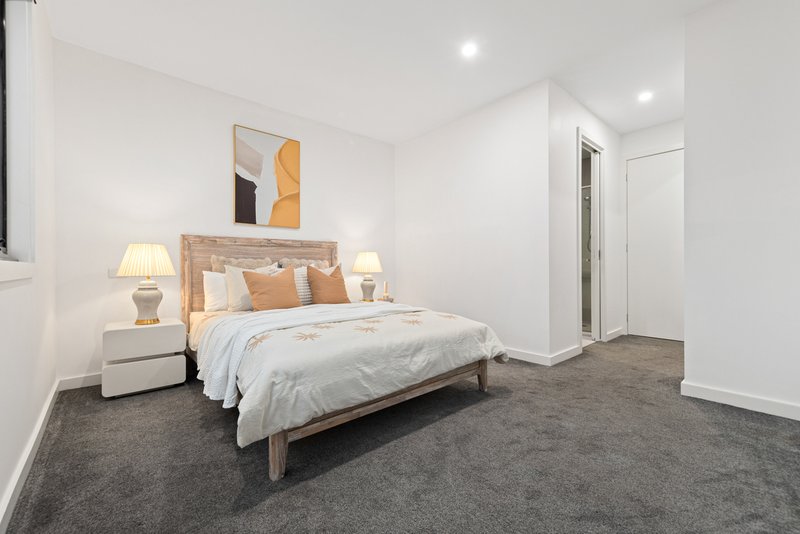 Photo - 1/11 Bronte Avenue, Burwood VIC 3125 - Image 11