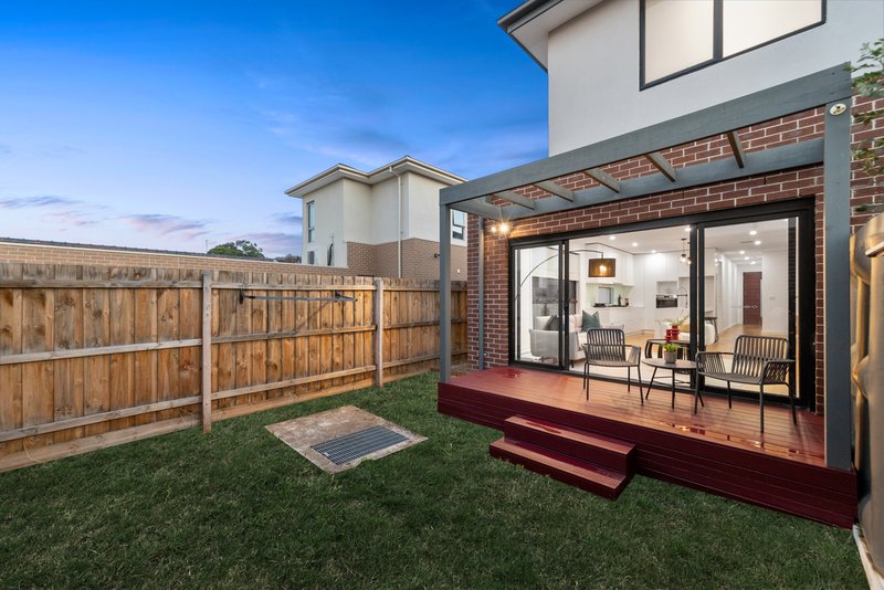 Photo - 1/11 Bronte Avenue, Burwood VIC 3125 - Image 13