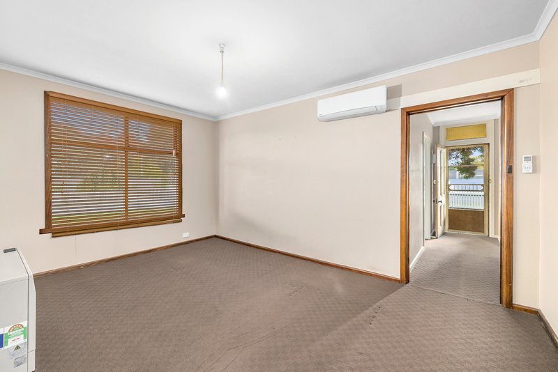 Photo - 111 Campbells Crescent, Redan VIC 3350 - Image 2