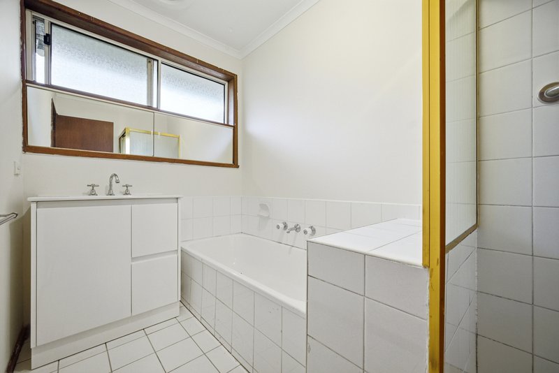 Photo - 1/11 Dearing Avenue, Cranbourne VIC 3977 - Image 7