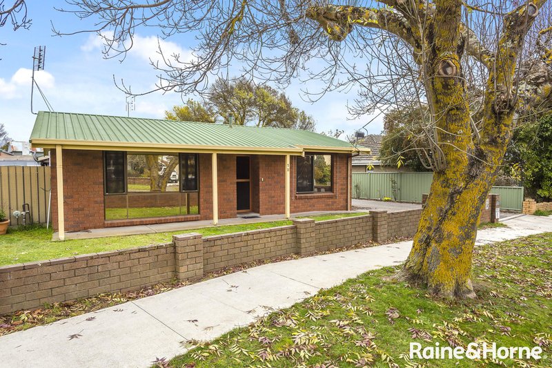 1/11 Edgecombe Street, Kyneton VIC 3444