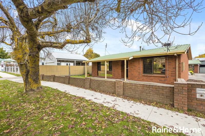 Photo - 1/11 Edgecombe Street, Kyneton VIC 3444 - Image 2