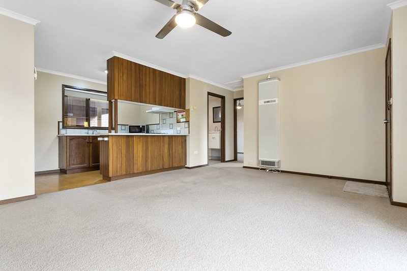 Photo - 1/11 Edgecombe Street, Kyneton VIC 3444 - Image 5