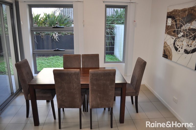 Photo - 1/11 Glenlyon Street, Gladstone Central QLD 4680 - Image 3