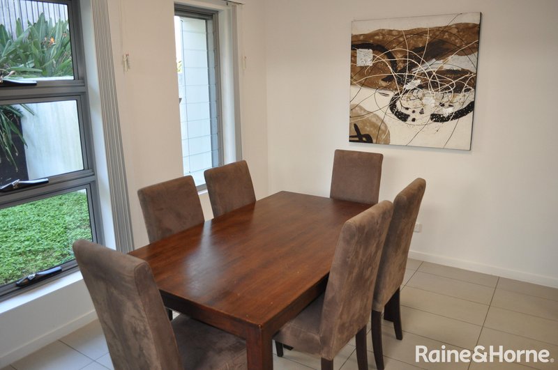 Photo - 1/11 Glenlyon Street, Gladstone Central QLD 4680 - Image 6