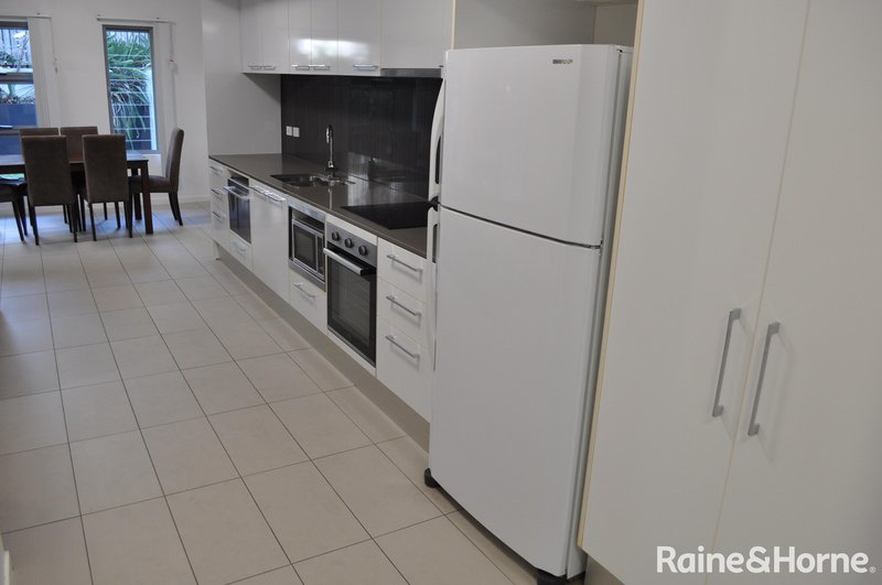 Photo - 1/11 Glenlyon Street, Gladstone Central QLD 4680 - Image 8