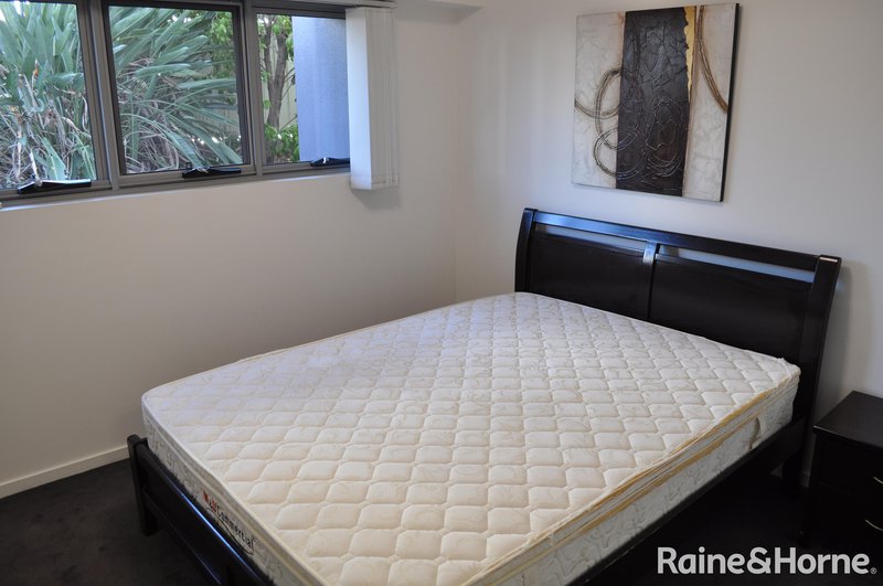 Photo - 1/11 Glenlyon Street, Gladstone Central QLD 4680 - Image 11