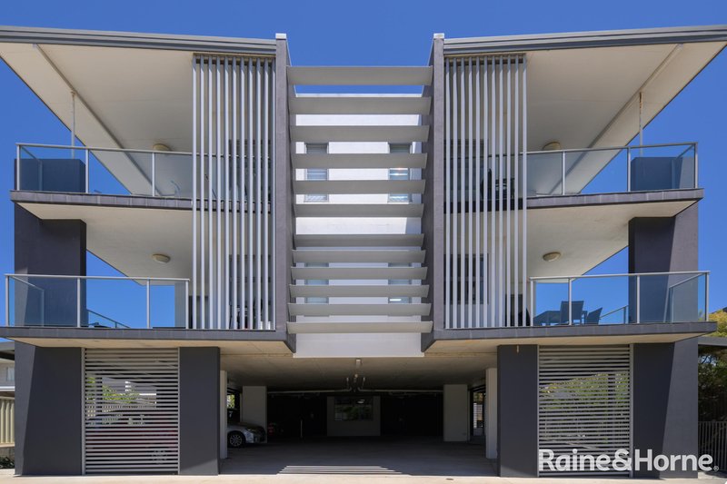 Photo - 1/11 Glenlyon Street, Gladstone Central QLD 4680 - Image 22