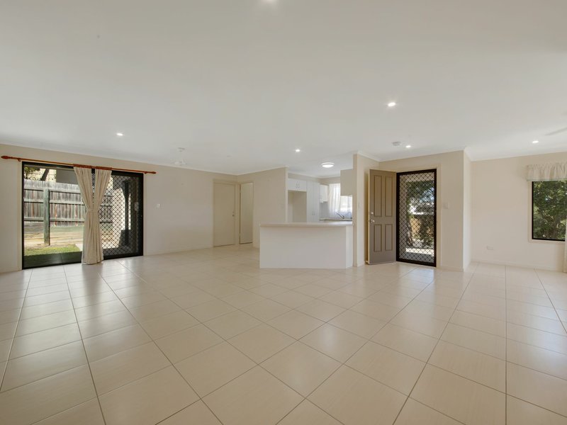 Photo - 1/11 Golf View Drive, Boyne Island QLD 4680 - Image 3