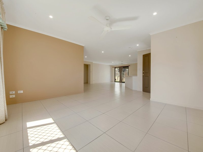 Photo - 1/11 Golf View Drive, Boyne Island QLD 4680 - Image 7