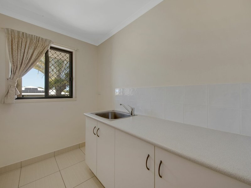 Photo - 1/11 Golf View Drive, Boyne Island QLD 4680 - Image 13