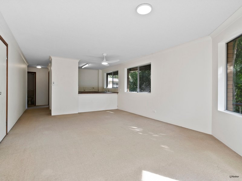 Photo - 1/11 Hayle Street, Burleigh Heads QLD 4220 - Image 3