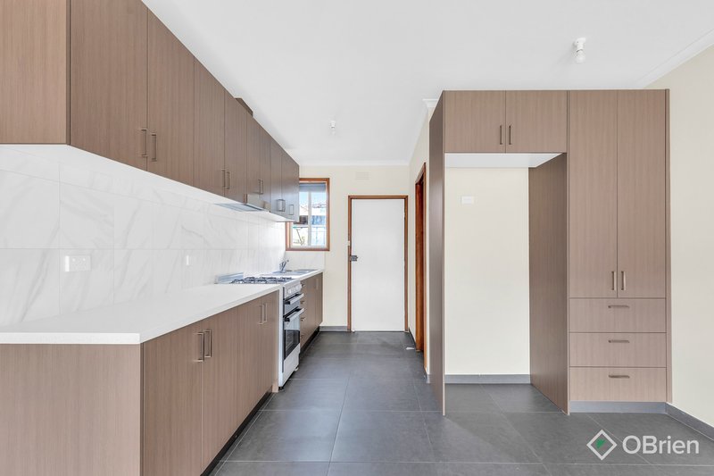 Photo - 1/11 Hogan Grove, Werribee VIC 3030 - Image 1