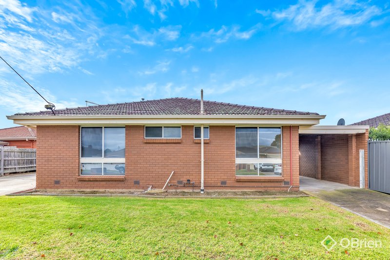 Photo - 1/11 Hogan Grove, Werribee VIC 3030 - Image 2