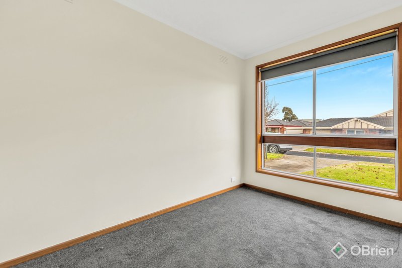 Photo - 1/11 Hogan Grove, Werribee VIC 3030 - Image 7