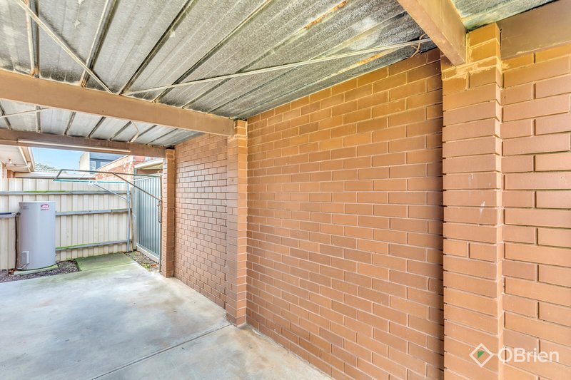 Photo - 1/11 Hogan Grove, Werribee VIC 3030 - Image 8