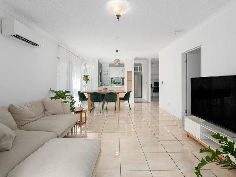 Photo - 1/11 Kitchener Street, Coorparoo QLD 4151 - Image 3