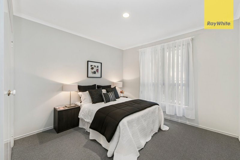 Photo - 1/11 Kontek Way, Sydenham VIC 3037 - Image 5