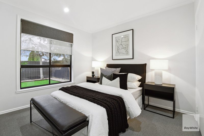 Photo - 1/11 Kontek Way, Sydenham VIC 3037 - Image 5